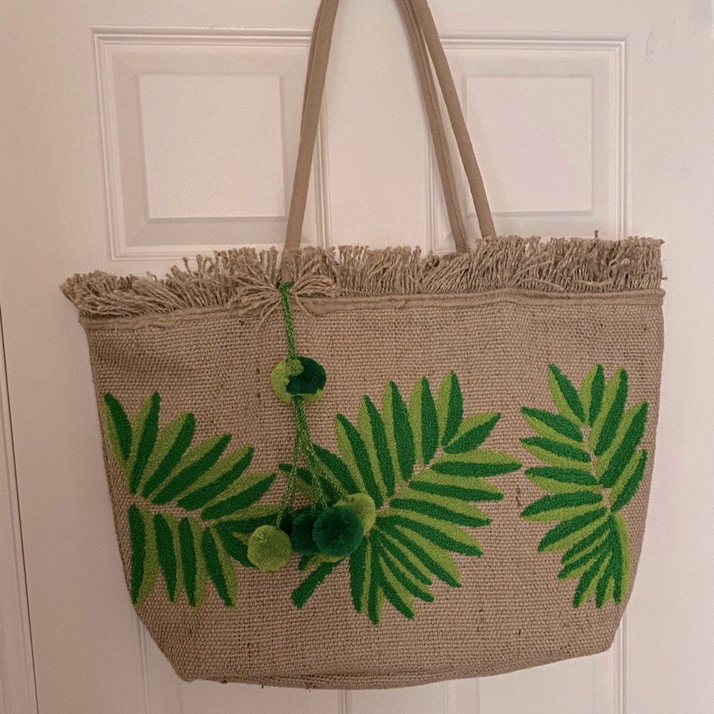 NWOT straw and fabric lined tote.